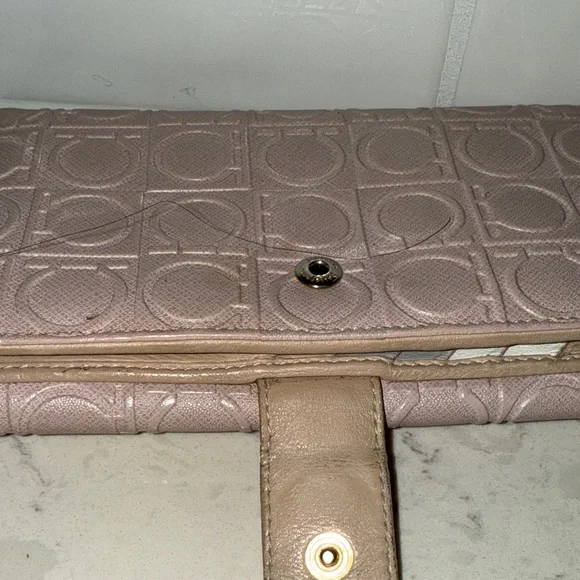 Salvatore Ferragamo Gancini continental  Pink Embossed wallet - Picture 5 of 9